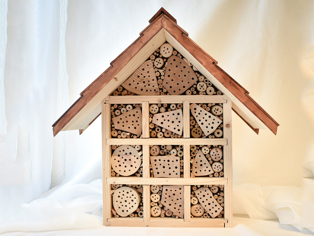 BEWO Produkt aus eigener Werkstatt: Grosses Wildbienenhaus